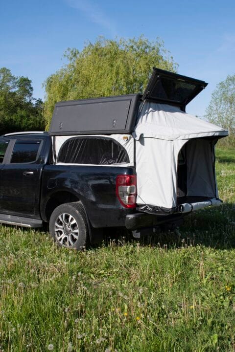 Two Cabin Ranger Équipement d'un Weekender Camper Package sur Ford Ranger Double Cabine ...