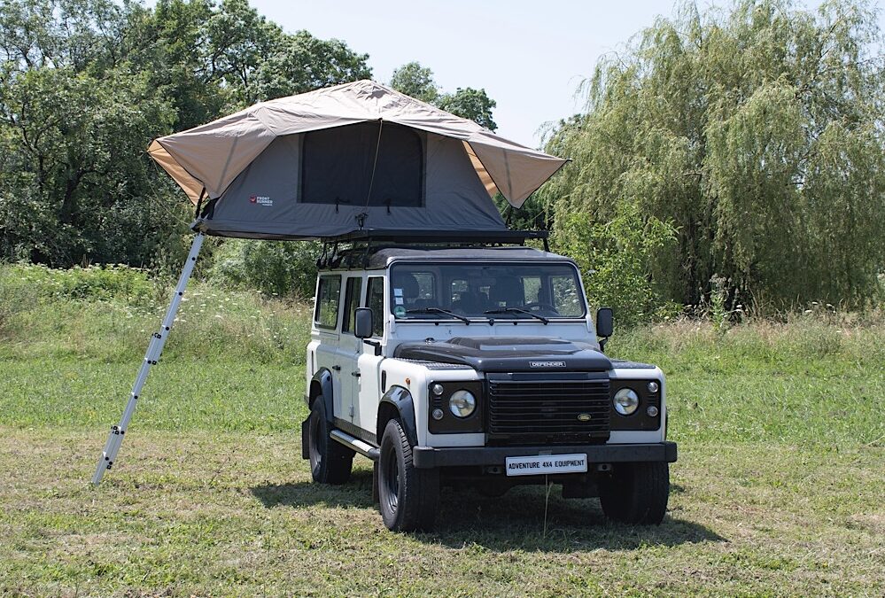 Équipement d&rsquo;une Tente de Toit Front Runner sur Land Rover Defender 110