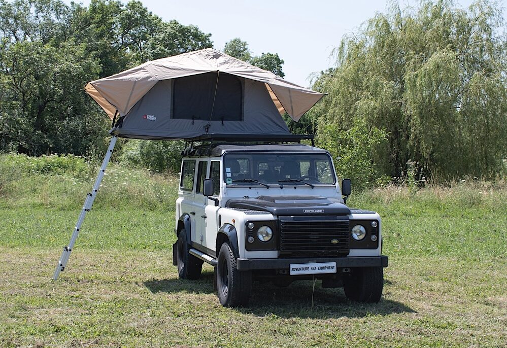 Équipement d&rsquo;une Tente de Toit Front Runner sur Land Rover Defender 110