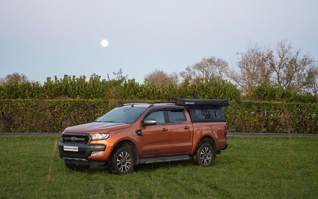 Équipement d&rsquo;un Hard Top Alu-Cab et Auvent Rockalu sur Pick-Up Ford Ranger