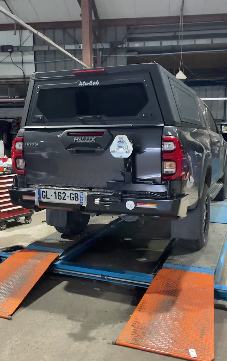 Hard top Alu Cab contour next génération extra cabine aluminium noir sans vitres latérales pour hilux revo – Image 5