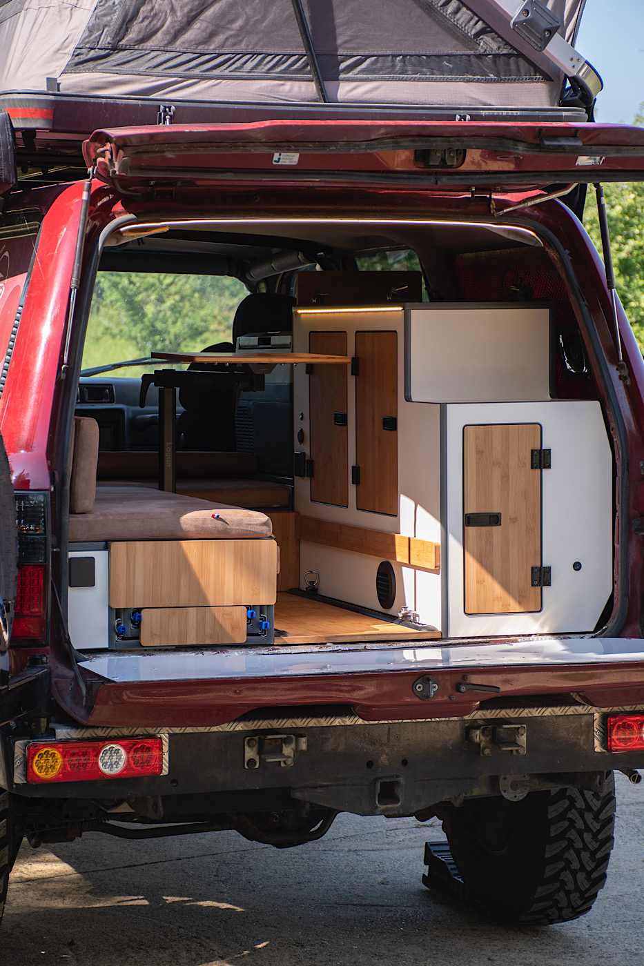 Aménagement sur mesure et équipement d&rsquo;un Toyota Land Cruiser HDJ80