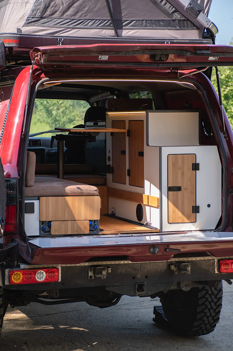 Aménagement sur mesure et équipement d&rsquo;un Toyota Land Cruiser HDJ80
