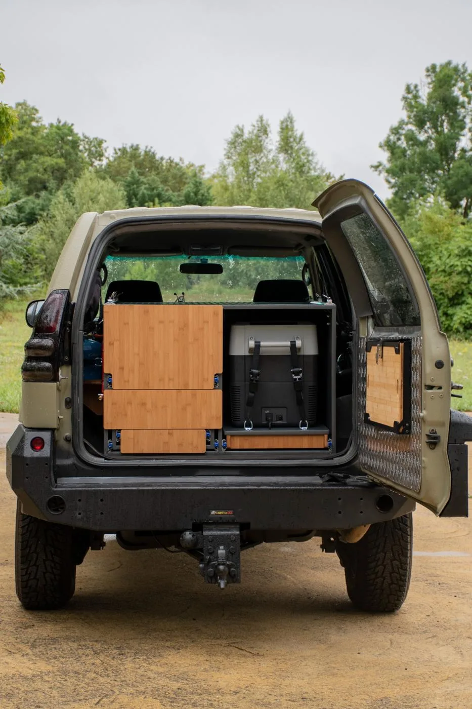 Aménagement sur mesure et équipement d&rsquo;un Toyota Land Cruiser KDJ120
