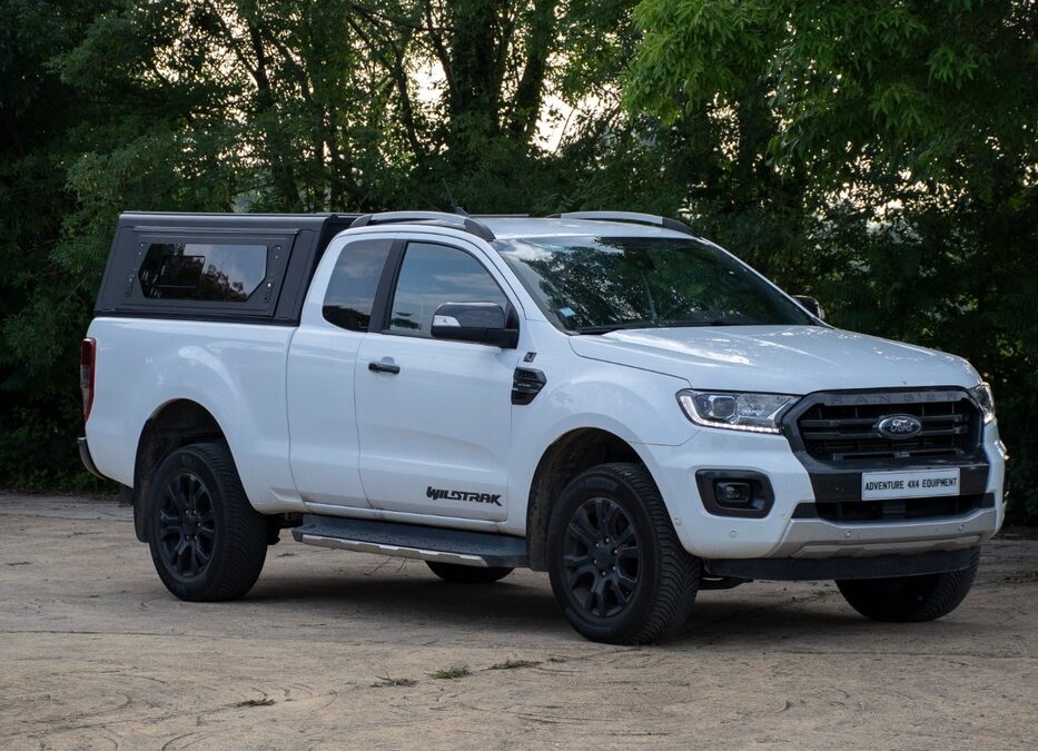 Équipement d&rsquo;un Weekender Camper Package avec Hard Top Alu-Cab sur Ford Ranger