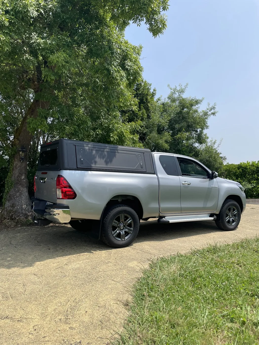 Équipement d&rsquo;un Hard Top Alu-Cab sur Toyota Hilux